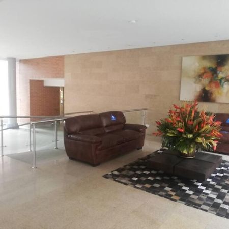 Hermosa Habitacion Privada En Conjunto Residencial Cerca Al Aeropuerto Y Terminal De Bogota, Zonas Comunes Se Comparten Con 1 Persona Apartment Ngoại thất bức ảnh