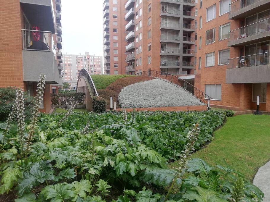 Hermosa Habitacion Privada En Conjunto Residencial Cerca Al Aeropuerto Y Terminal De Bogota, Zonas Comunes Se Comparten Con 1 Persona Apartment Ngoại thất bức ảnh