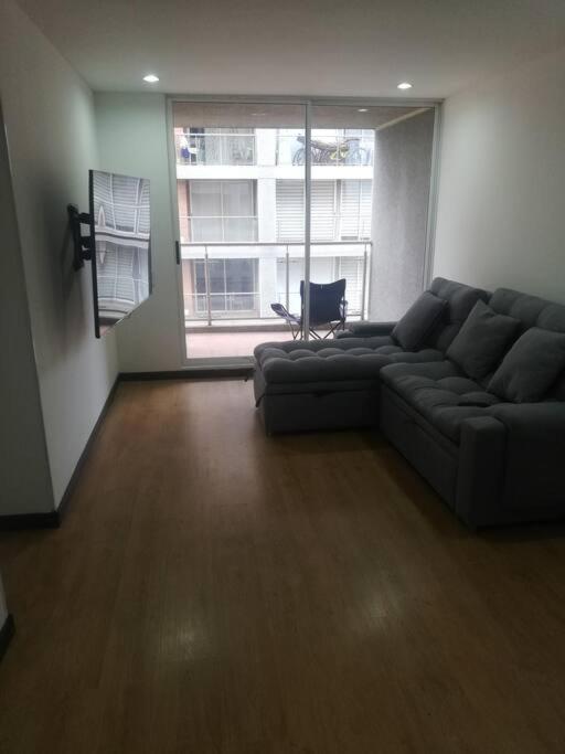 Hermosa Habitacion Privada En Conjunto Residencial Cerca Al Aeropuerto Y Terminal De Bogota, Zonas Comunes Se Comparten Con 1 Persona Apartment Ngoại thất bức ảnh