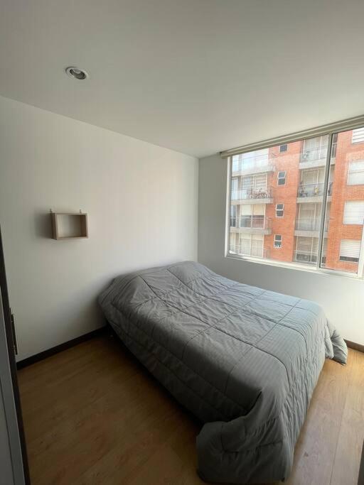 Hermosa Habitacion Privada En Conjunto Residencial Cerca Al Aeropuerto Y Terminal De Bogota, Zonas Comunes Se Comparten Con 1 Persona Apartment Ngoại thất bức ảnh