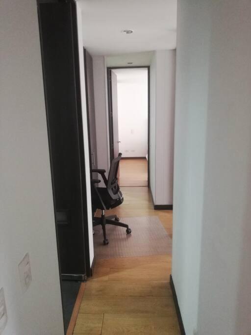 Hermosa Habitacion Privada En Conjunto Residencial Cerca Al Aeropuerto Y Terminal De Bogota, Zonas Comunes Se Comparten Con 1 Persona Apartment Ngoại thất bức ảnh