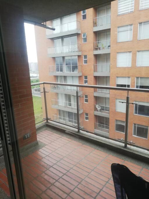 Hermosa Habitacion Privada En Conjunto Residencial Cerca Al Aeropuerto Y Terminal De Bogota, Zonas Comunes Se Comparten Con 1 Persona Apartment Ngoại thất bức ảnh