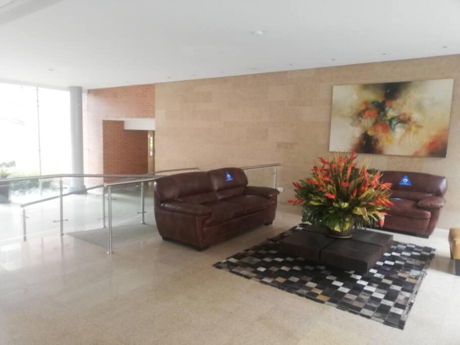 Hermosa Habitacion Privada En Conjunto Residencial Cerca Al Aeropuerto Y Terminal De Bogota, Zonas Comunes Se Comparten Con 1 Persona Apartment Ngoại thất bức ảnh