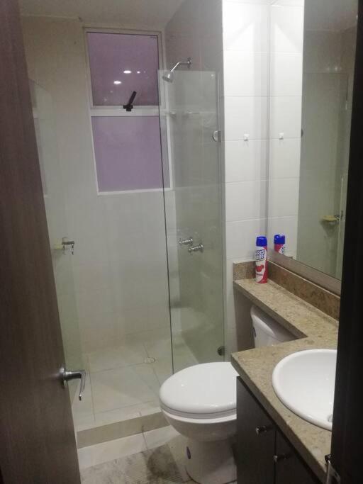 Hermosa Habitacion Privada En Conjunto Residencial Cerca Al Aeropuerto Y Terminal De Bogota, Zonas Comunes Se Comparten Con 1 Persona Apartment Ngoại thất bức ảnh